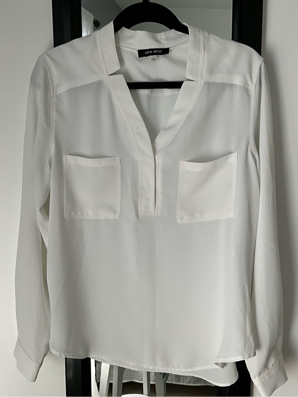 Nine West White Split V-Neck Pocket Blouse